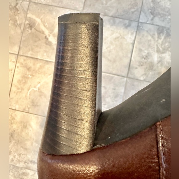 Beautiful vintage Banana Republic tall brown leather boots - Picture 6 of 8